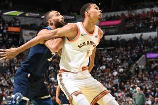 他在场上的 他在场上的