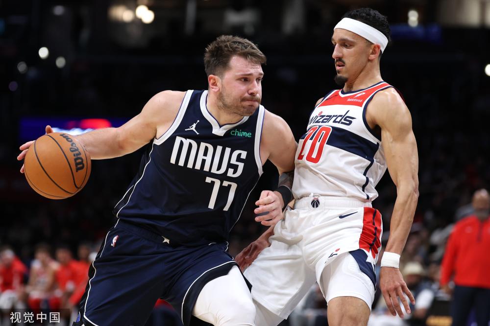 她在众多高 她在众多高